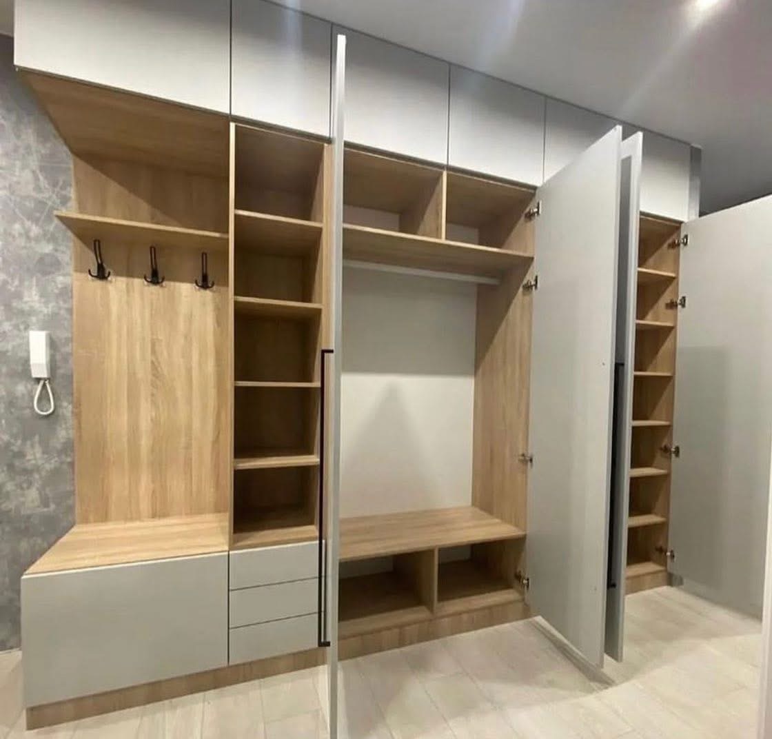 Beige & Oak Entryway