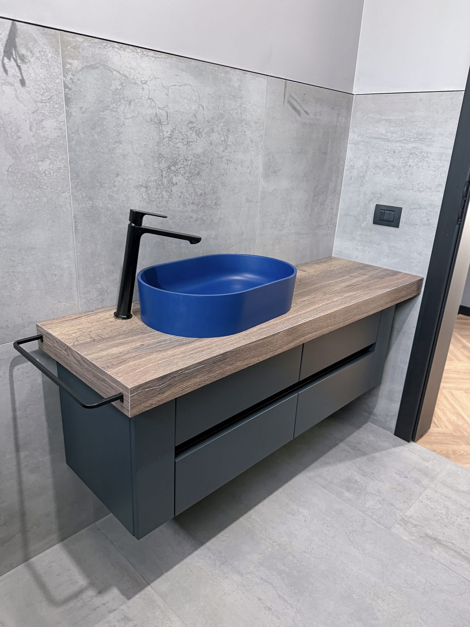 Urban Grey Bath